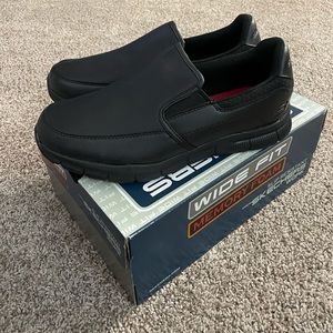 Skechers work memory foam wide fit shoes NIB size 11